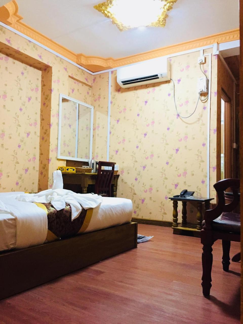 C & Y Hotel Yangon Exterior foto